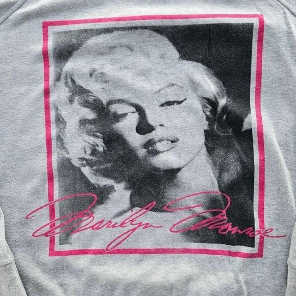 Marilyn Monroe reversible sweatshirt. Preloved vintage. Xs. - Picture 9 of 12